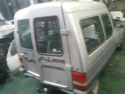 Véhicule à la ferraille citroen c15 rd familiale de l'année 2001 alimenté 