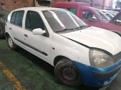 Scrapping Vehicle renault   of the year 2001 powered 