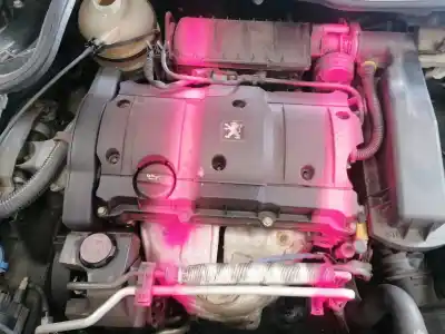 Véhicule à la ferraille peugeot 206 cc cc de l'année 2001 alimenté nfu