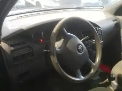 Veicolo di demolizione kia carens 2.0 crdi lx monovolumen dell'anno 2003 alimentato d4ea