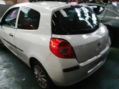 Veículo de Sucata renault clio iii 1.5 dci diesel do ano 2007 alimentado k9k768