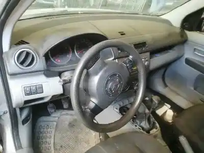 Veículo de Sucata mazda 2 berlina (dy) 1.2 active (55kw) do ano 2003 alimentado fuja