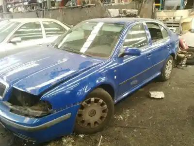 Sloopvoertuig skoda octavia berlina (1u2) 1.6 van het jaar 2002 aangedreven avu