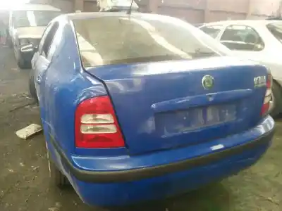 Sloopvoertuig skoda octavia berlina (1u2) 1.6 van het jaar 2002 aangedreven avu