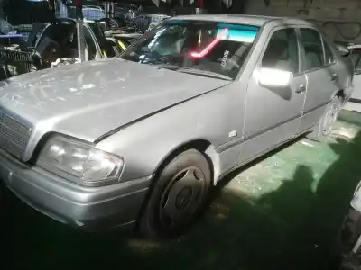 Sloopvoertuig mercedes                                           clase c (bm 202) berlina                                                                                                                                                                                                                                   605960                                                                                                                                                                                                                                                     van het jaar 1995 aangedreven 605960