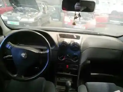 Veicolo di demolizione alfa romeo 146 1.6 16v cat dell'anno 1997 alimentato ar67601