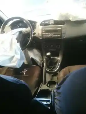 Veicolo di demolizione fiat bravo ii (198_) 1.4 (198axa1b) dell'anno 2011 alimentato 192b2000