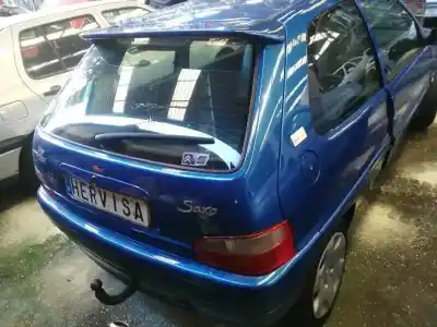 Véhicule à la ferraille citroen saxo 1.1 sx de l'année 2001 alimenté hfx