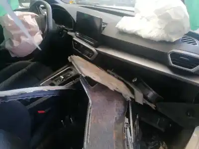 Vehicul casat seat leon (kl1) fr al anului 2020 alimentat dttc