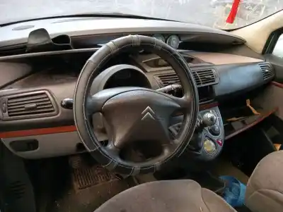 Sloopvoertuig citroen c8 2.0 hdi fap cat van het jaar 2002 aangedreven rht