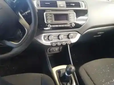 Veículo de Sucata kia rio concept do ano 2016 alimentado g4la