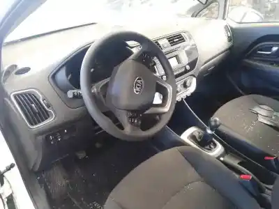 Veículo de Sucata kia rio concept do ano 2016 alimentado g4la