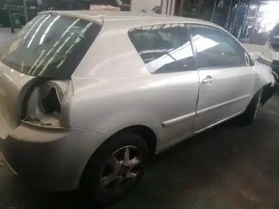 Sloopvoertuig toyota corolla (_e12_) 1.4 d (nde120_) van het jaar 2006 aangedreven 1ndtv