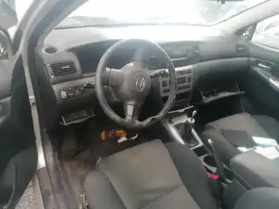 Sloopvoertuig toyota corolla (_e12_) 1.4 d (nde120_) van het jaar 2006 aangedreven 1ndtv