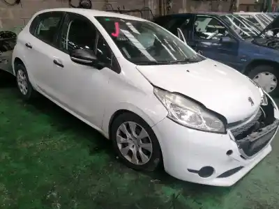Veículo de Sucata peugeot 208 access do ano 2013 alimentado 8hr