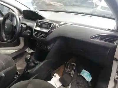 Veículo de Sucata peugeot 208 access do ano 2013 alimentado 8hr