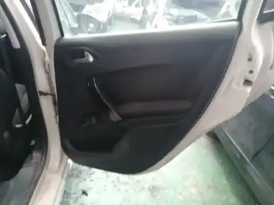 Veículo de Sucata peugeot 208 access do ano 2013 alimentado 8hr