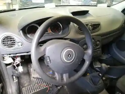 Veículo de Sucata renault clio iii pack authentique do ano 2005 alimentado d4f740