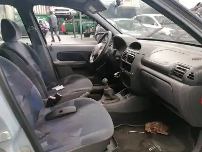 Здавання транспортного засобу renault clio ii fase ii (b/cb0) 1.2 16v року 2001 потужний 
