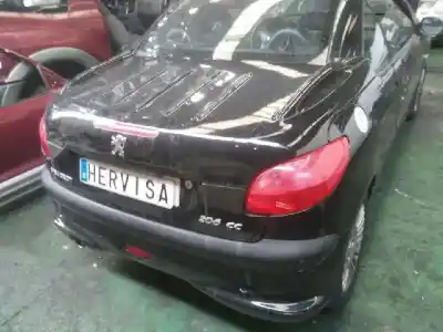 Véhicule à la ferraille peugeot 206 cc cc de l'année 2001 alimenté nfu