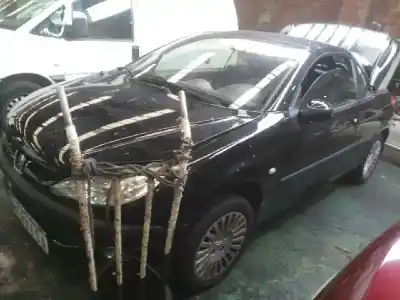 Véhicule à la ferraille peugeot 206 cc cc de l'année 2001 alimenté nfu