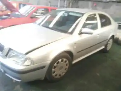 Veículo de Sucata skoda octavia berlina (1u2) ambiente do ano 2001 alimentado 