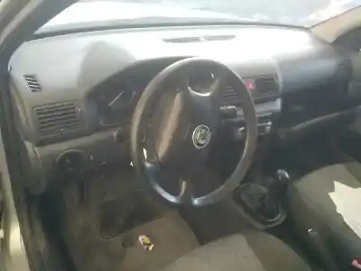 Veículo de Sucata skoda octavia berlina (1u2) ambiente do ano 2001 alimentado 