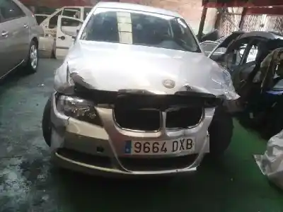 Veicolo di demolizione BMW SERIE 3 BERLINA (E90) 320d dell'anno 2006 alimentato 204D4