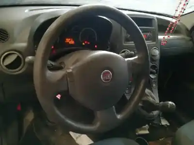 Veículo de Sucata fiat panda (169) 1.3 16v jtd dynamic do ano 2010 alimentado 188a8000