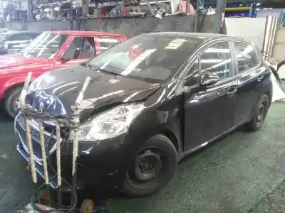 Veículo de Sucata peugeot 208 access do ano 2012 alimentado 8hr