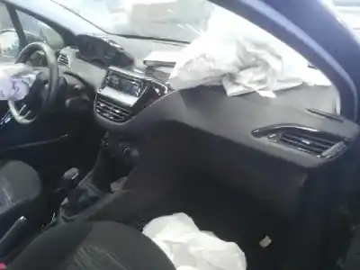 Veículo de Sucata peugeot 208 access do ano 2012 alimentado 8hr