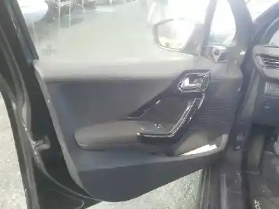 Veículo de Sucata peugeot 208 access do ano 2012 alimentado 8hr