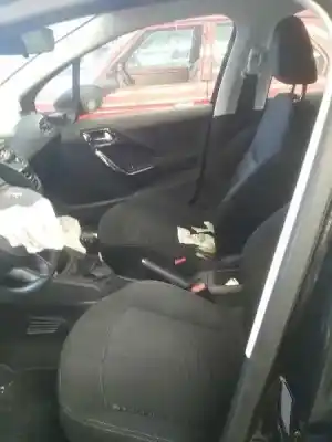 Veículo de Sucata peugeot 208 access do ano 2012 alimentado 8hr