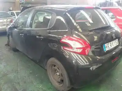 Veículo de Sucata peugeot 208 access do ano 2012 alimentado 8hr