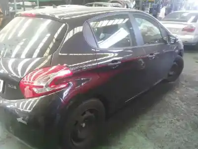 Veículo de Sucata peugeot 208 access do ano 2012 alimentado 8hr