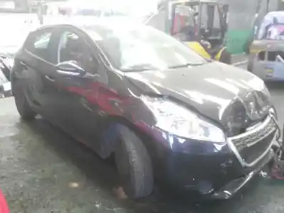 Veículo de Sucata peugeot 208 access do ano 2012 alimentado 8hr