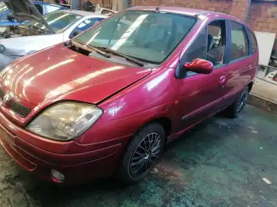 Здавання транспортного засобу renault   року 2003 потужний 