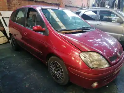 Здавання транспортного засобу renault   року 2003 потужний 