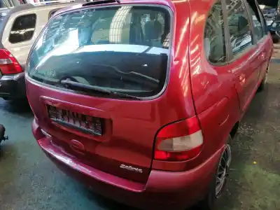 Здавання транспортного засобу renault   року 2003 потужний 