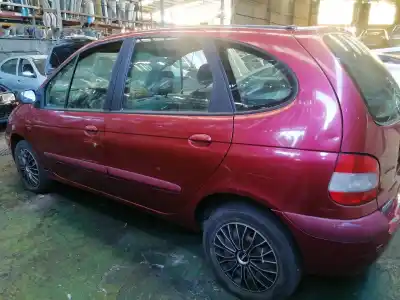 Здавання транспортного засобу renault   року 2003 потужний 