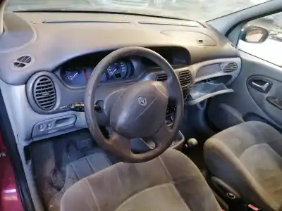 Здавання транспортного засобу renault   року 2003 потужний 