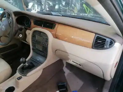 Veicolo di demolizione jaguar x-type i (x400) 2.2 d dell'anno 2006 alimentato bg