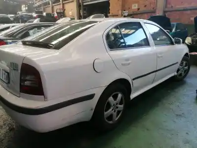 Veículo de Sucata skoda octavia berlina (1u2) 1.4 do ano 2007 alimentado axp