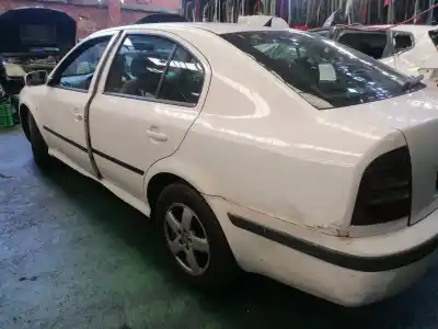 Veículo de Sucata skoda octavia berlina (1u2) 1.4 do ano 2007 alimentado axp