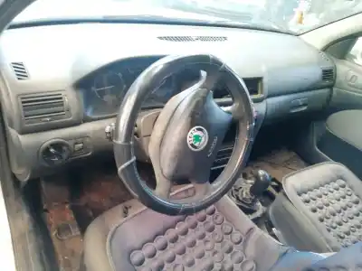 Veículo de Sucata skoda octavia berlina (1u2) 1.4 do ano 2007 alimentado axp