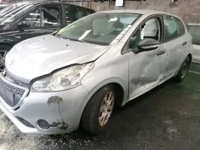 Veículo de Sucata peugeot 208 access do ano 2013 alimentado 8hr