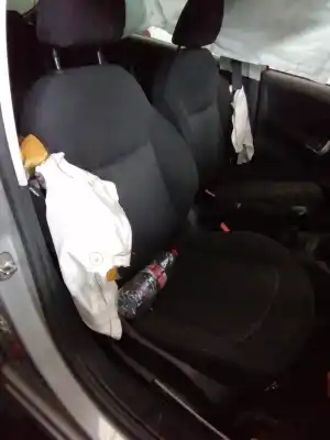 Veículo de Sucata peugeot 208 access do ano 2013 alimentado 8hr