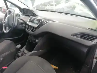 Veículo de Sucata peugeot 208 access do ano 2013 alimentado 8hr