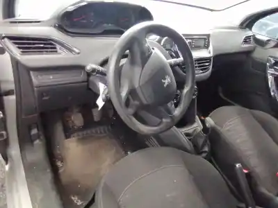 Veículo de Sucata peugeot 208 access do ano 2013 alimentado 8hr