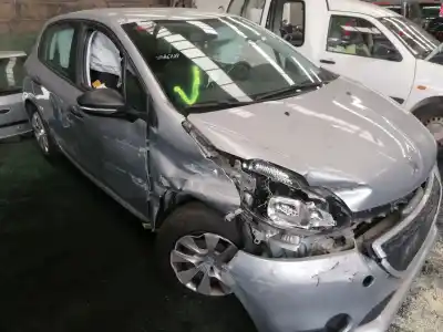 Veículo de Sucata peugeot 208 access do ano 2013 alimentado 8hr